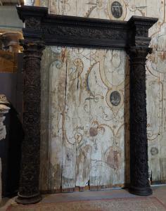  pan305 - portale in legno di noce, epoca '500, cm l 290 x h 355 